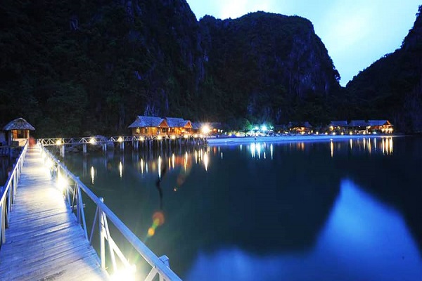 Cát Bà về đêm